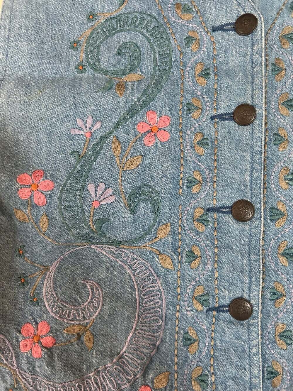 Lizwear Vintage Floral Embroidered Denim Button-Front Vest - Picture 2 of 16